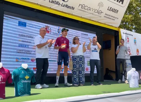 La viceconsejera de Cultura y Deportes, Carmen Teresa Olmedo, asiste a la llegada de la II Vuelta Ciclista Castilla-La Mancha Leader