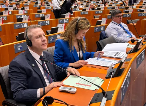 Emiliano García-Page y Nazareth Rodrigo en el Parlamento Europeo
