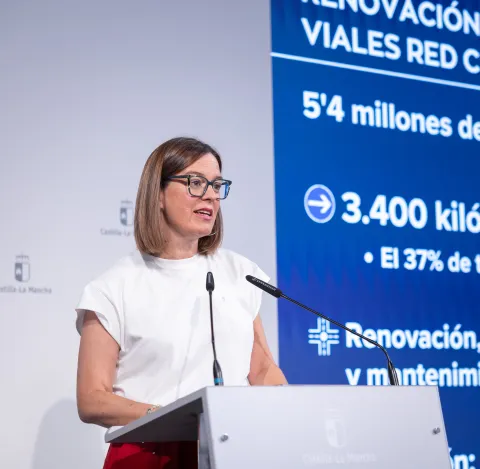 El Gobierno regional invertirá casi 5,4 millones de euros en renovar las marcas viales del 40 por ciento de la red de carreteras regional