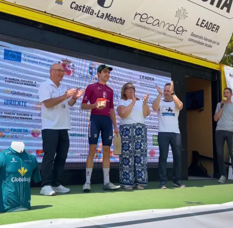 La viceconsejera de Cultura y Deportes, Carmen Teresa Olmedo, asiste a la llegada de la II Vuelta Ciclista Castilla-La Mancha Leader