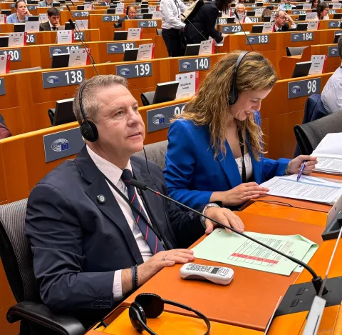 Emiliano García-Page y Nazareth Rodrigo en el Parlamento Europeo