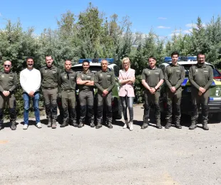 •	La delegada provincial de la Junta en Cuenca, Marian López, ha dado la bienvenida a los cinco nuevos agentes, junto al delegado provincial de Desarrollo Sostenible, José Ignacio Benito