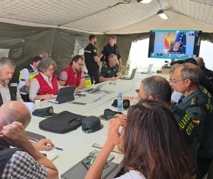 La consejera de Desarrollo Sostenible, Mercedes Gómez, ha asistido este domingo a primera hora a la reunión del Comité Estatal de Coordinación y Dirección (CECOD) del complejo de incendios forestales de Sierra Oeste y Burgohondo, celebrada en el Puesto de Mando Avanzado (PMA) de Navalcarnero (Madrid), dentro del dispositivo de coordinación establecido tras la activación del nivel 3 de emergencia nacional.