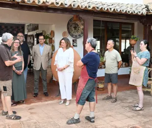 Patricia Franco ha visitado el taller de Alfarería Hermanos Peño en Villafranca de los Caballeros