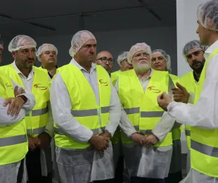 El consejero de Agricultura, Ganadería y Desarrollo Rural, Julián Martínez Lizán, inaugura la nueva planta de procesado de champiñón laminado de la cooperativa Champinter