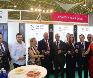 El Gobierno de Castilla-La Mancha seguirá respaldando al sector del ajo con apoyo económico y defendiendo el agua para los productores
