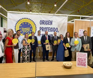 El Gobierno de Castilla-La Mancha seguirá respaldando al sector del ajo con apoyo económico y defendiendo el agua para los productores