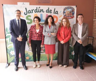 Amador Pastor en una visita al CEIP 'Benjamín Palencia' de Barrax