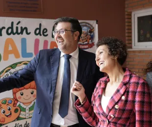 Amador Pastor en una visita al CEIP 'Benjamín Palencia' de Barrax
