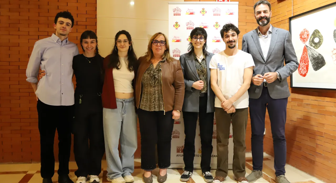 El Gobierno regional señala que la obra ‘Bajo la tierra que pisamos’ es “necesaria, comprometida y profundamente contemporánea”