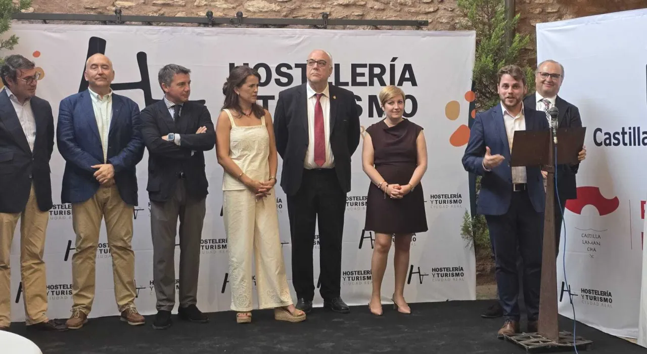 Miguel Ángel Díaz Brazales en la entrega de los ‘Distintivos 100x100 Empresario’