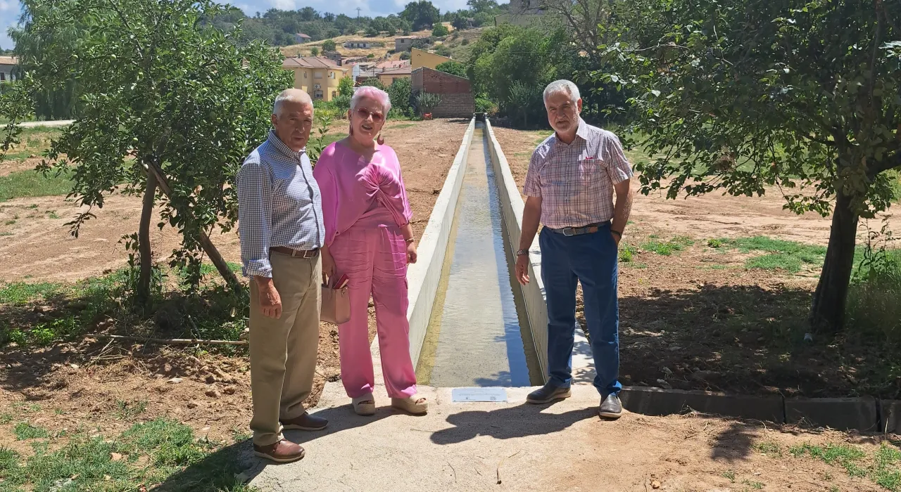 La delegada de la Junta visita las actuaciones de mejora en Adobes y Medranda