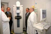 Fernando Lamata visitó el nuevo mamógrafo digital del hospital de Talavera