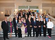 Barreda  posa con todo el personal directivo y laboral del hotel