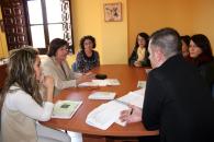 Sanroma, en la reunión mantenida con el equipo profesional del Centro de la Mujer de Las Pedroñeras