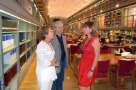 Ángeles García visita la Biblioteca regional