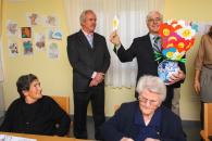 Barreda, durante su visita a la residencia municipal de mayores Navarredonda