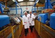 Barreda visitó las instalaciones de Indas, una empresa líder en la fabricación de productos sanitarios e higiénicos derivados de la celulosa, gasa y algodón que se distribuy
