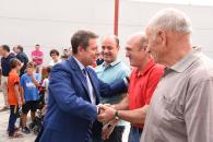 El presidente de Castilla-La Mancha, Emiliano García-Page, inaugura, en San Carlos del Valle (Ciudad Real), el nuevo pabellón polideportivo ‘Manolo el del Bombo’