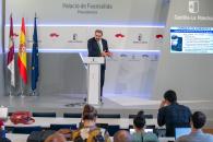 El consejero de Sanidad, Jesús Fernández Sanz, comparece en rueda de prensa,sobre los acuerdos del Consejo de Gobierno
