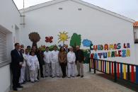 Los ocho alumnos del programa RECUAL remozan y pintan varios edificios públicos de San Román de los Montes 