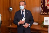Entrega al presidente de las Cortes regionales del proyecto de Ley de Presupuestos para 2021