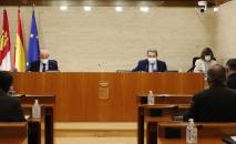 El consejero de Sanidad, Jesús Fernández Sanz, comparece en la Comisión de Presupuestos de las Cortes de Castilla-La Mancha, para explicar los presupuestos del año 2021 de la Consejería.