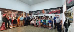 El Gobierno regional felicita al CRA `Villas del Tajo´ por el proyecto de aprendizaje `Conociendo nuestras raíces´, donde niños y niñas son los guías del museo de Valdeverdeja 