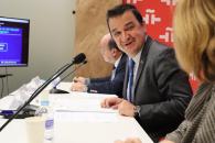 El consejero de Agricultura, Agua y Desarrollo Rural, Francisco Martínez Arroyo, interviene en el foro ‘Cómo impulsar la Dieta Mediterránea en las escuelas’