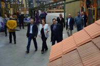 La consejera de Economía, Empresas y Empleo, Patricia Franco, visita la empresa Cerámicas Mazarrón en Numancia de la Sagra.
