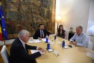 El consejero de Desarrollo Sostenible, José Luis Escudero, se reúne con los representantes de la Agencia Internacional de la Energía