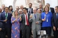 El consejero de Agricultura, Agua y Desarrollo Rural, Francisco Martínez Arroyo, asiste a la comida de campaña de vendimia organizada por la cooperativa ‘Virgen de las Viñas Bodega y Almazara’, de Tomelloso.