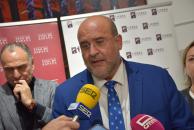 El vicepresidente de Castilla-La Mancha, José Luis Martínez Guijarro, asiste a la cata didáctica que organiza la Fundación Tierra de Viñedos.