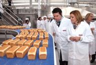 Cospedal inaugura la nueva planta de producción de la empresa Bimbo 2