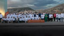 Entrega de las chaquetillas y placas a los embajadores de Raíz Culinaria