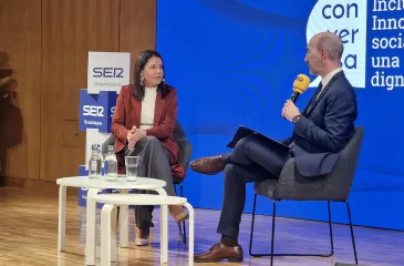 El Gobierno de Castilla-La Mancha ha reivindicado esta tarde en Guadalajara la importancia de contar con una red pública cercana, rápida y flexible para dar respuesta a las distintas realidades sociales de la provincia, durante la participación de la consejera de Bienestar Social, Bárbara García Torijano, en el foro ‘Guadalajara Inclusiva: innovación social para una vida digna’, organizado por SER Guadalajara en la sede de la Fundación Ibercaja en la capital alcarreña y dentro del ciclo ‘Guadalajara Convers