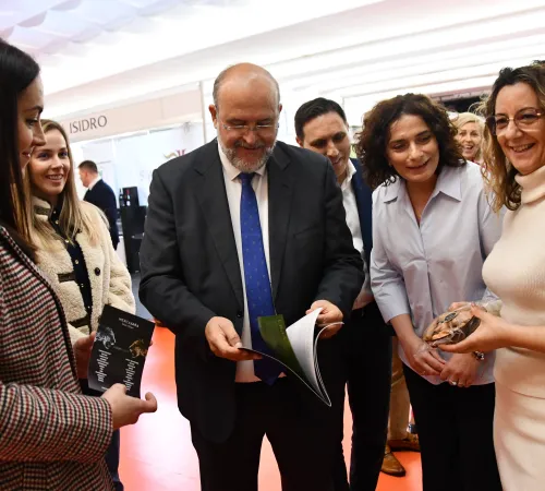 El vicepresidente primero del Gobierno regional, José Luis Martínez Guijarro, ha anunciado que la localidad conquense de Quintanar del Rey acogerá, el próximo mes de mayo, la ceremonia de entrega de los premios Gran Selección ‘Campo y Alma’