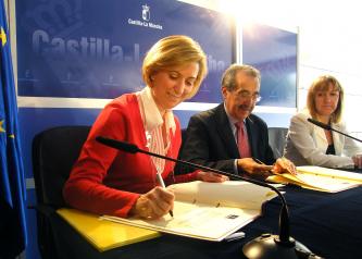 Araújo ha suscrito hoy un convenio con el rector de la Universidad de Alcalá, Virgilio Zapatero