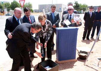 Araújo coloca la 1ª piedra de la nueva sede FEDA en Villarrobledo