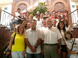 Gallego y García Guisado con jóvenes del campo de voluntariado