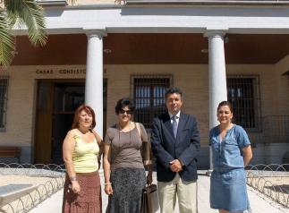 Eljeziah Hammani visita el Ayuntamiento y el Centro de la Mujer de Bargas