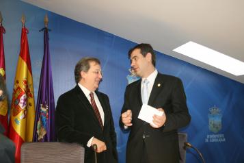Sánchez Pingarrón, y el alcalde de Guadalajara, Antonio Róman