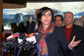 Rodríguez atiende a los medios de comunicación en Fitur