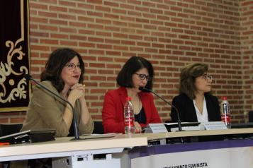 La consejera de Igualdad y portavoz del Gobierno regional, Blanca Fernández, inaugura la VI Edición de la Escuela de Pensamiento Feminista que se celebra bajo el título ‘Economía feminista, justicia y sostenibilidad’.