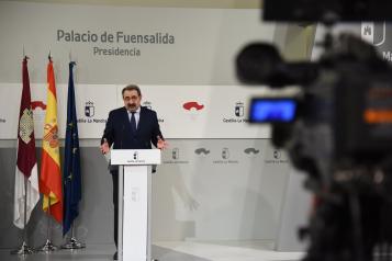 El consejero de Sanidad, Jesús Fernández Sanz, ofrece una rueda de prensa para informar de asuntos de actualidad relacionados con su departamento