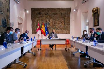 El Gobierno regional aborda con diputaciones y FEMP el Plan para captar los fondos europeos