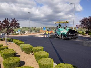 El Gobierno regional comienza la rehabilitación de la travesía de la carretera CM-401 en Navahermosa