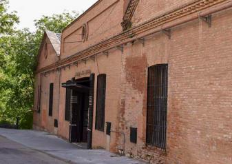 El Gobierno regional firma el contrato de la redacción del proyecto de la Nave-Taller del Fuerte de San Francisco para su conversión en Escuelas Municipales