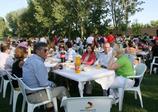 Valerio al inicio de la multitudinaria merienda de la jornada de puertas abiertas