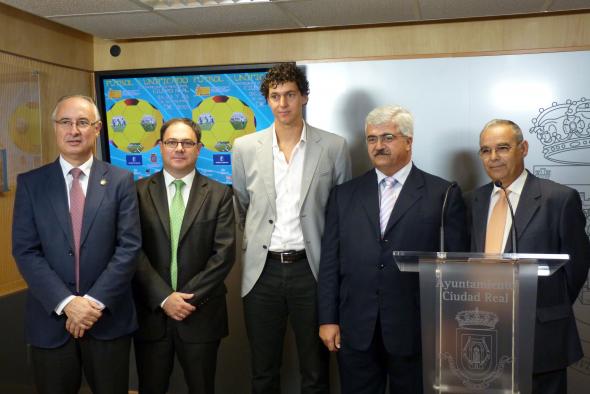 Javier Pérez presenta el I Encuentro Regional de Fútbol 7 Unificado Fecam